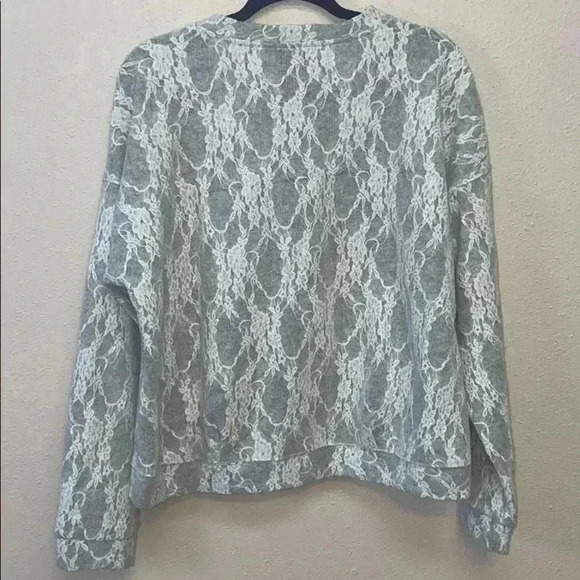 🛍 3 for $20 BOBEAU Women’s Lace Covered Shirt - Picture 4 of 4
